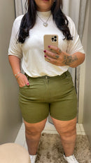 SHORT VERDE MILITAR PLUS SIZE –