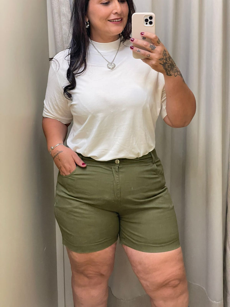 SHORT VERDE MILITAR PLUS SIZE –
