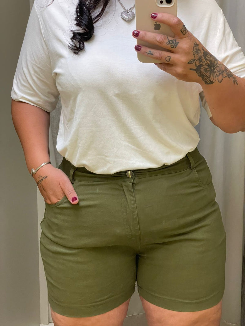 SHORT VERDE MILITAR PLUS SIZE –