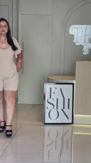 MACAQUINHO FEMININO ELEGANTE COM MANGA SOLTA E BOLSOS LATERAIS – BEGE